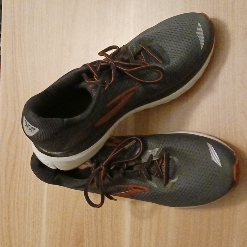 Brooks Adrenaline GTS20 Men's Running Sneakers in Size 12.5M